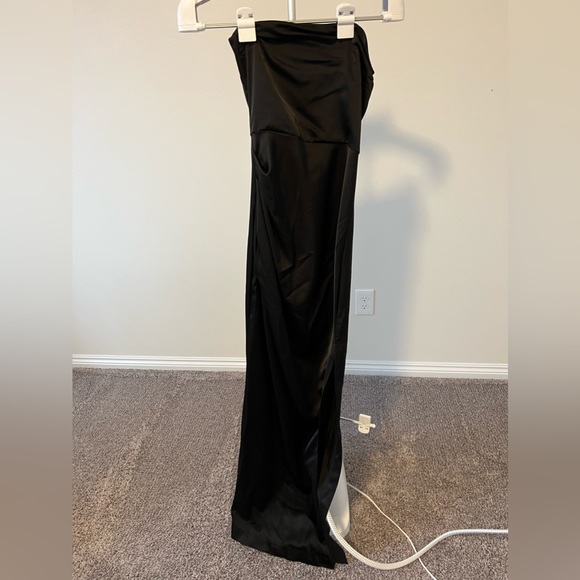 Australian gown - Picture 1 of 3
